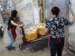 客户使用《空气能烘干房》烘干鱼，师傅已完成安装调试